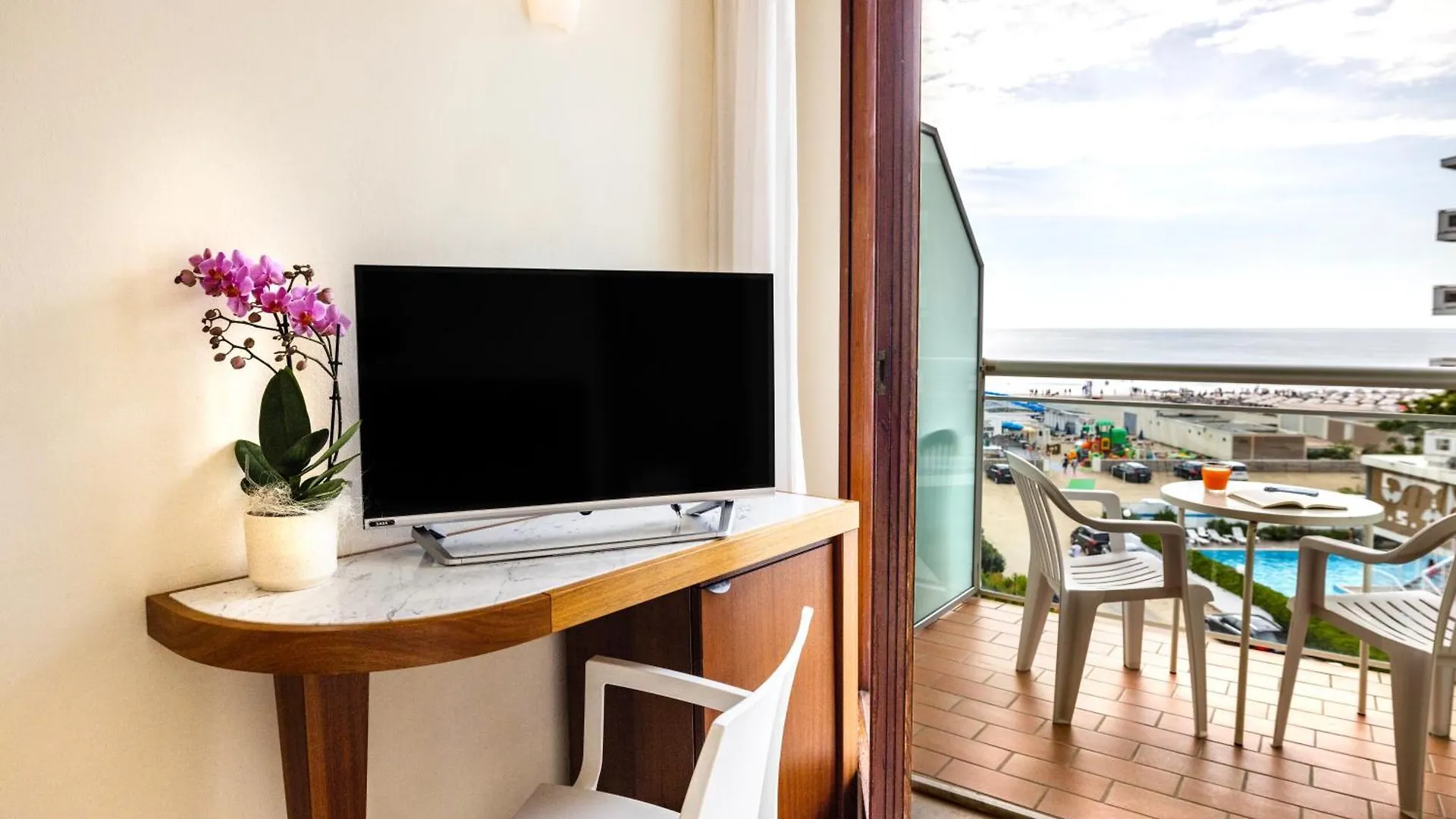 Hotel Bellevue Beach - Sul Mare Milano Marittima 4*,  Italy